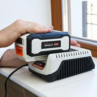 Daewoo DACH 2040Li Ładowarka do baterii - 2