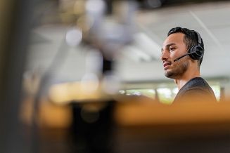 POLY Zestaw słuchawkowy Voyager 4310 USB-C + adapter BT700 + stacja ładująca - 6