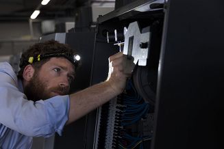 Latarka Ledlenser iH8R - 3